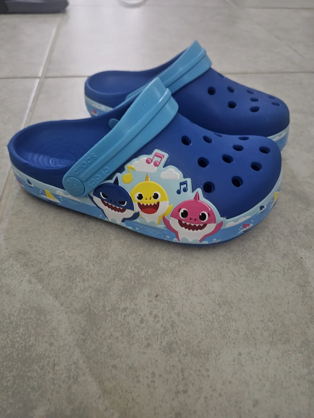 CROCS Kids' Baby Shark